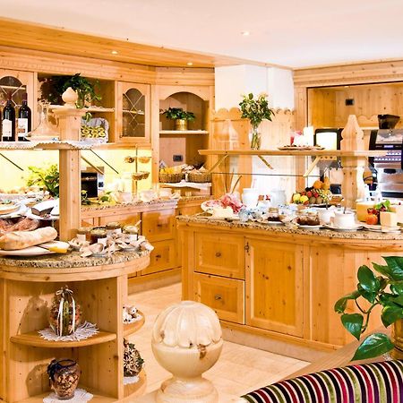 Boutique Hotel Diana Madonna Esterno foto