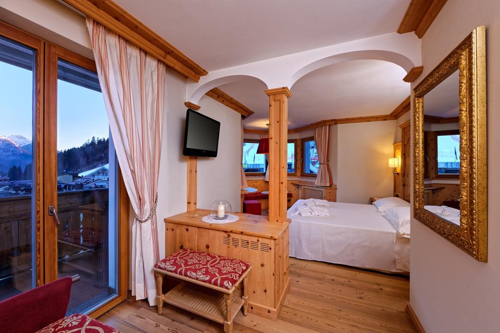 Boutique Hotel Diana Madonna Esterno foto