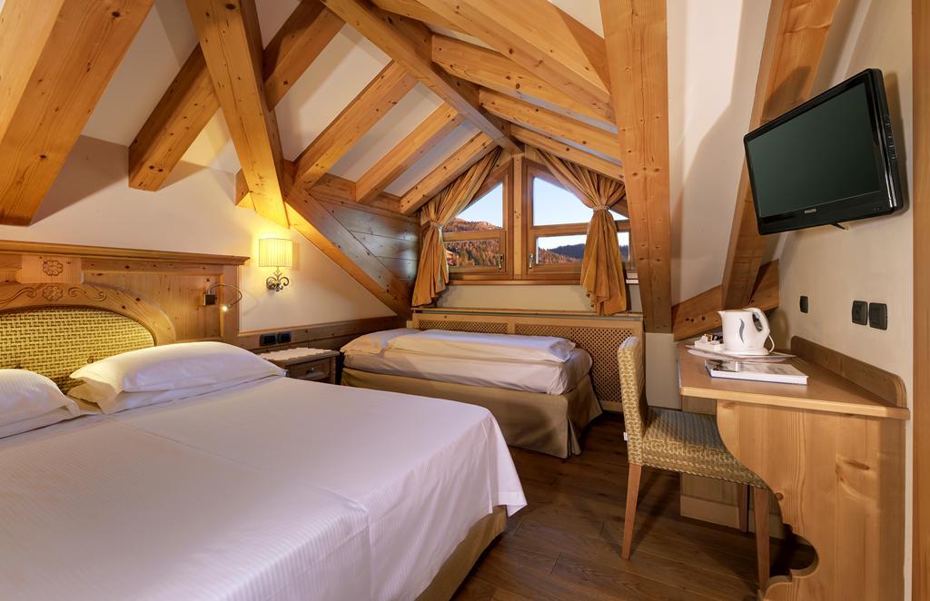 Boutique Hotel Diana Madonna Esterno foto