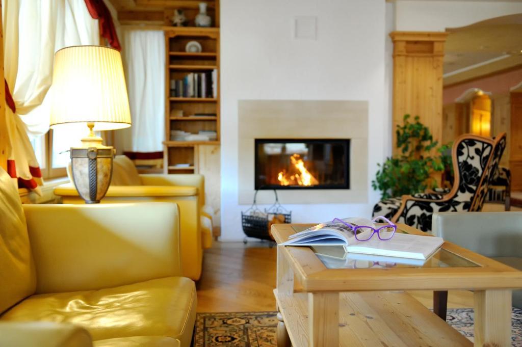 Boutique Hotel Diana Madonna Esterno foto