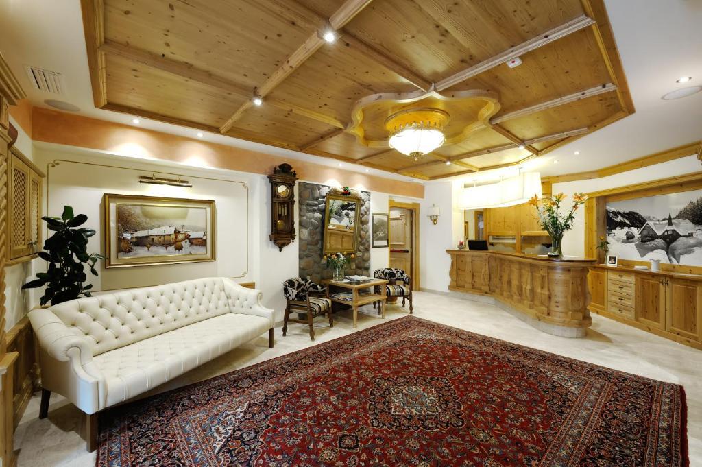 Boutique Hotel Diana Madonna Esterno foto