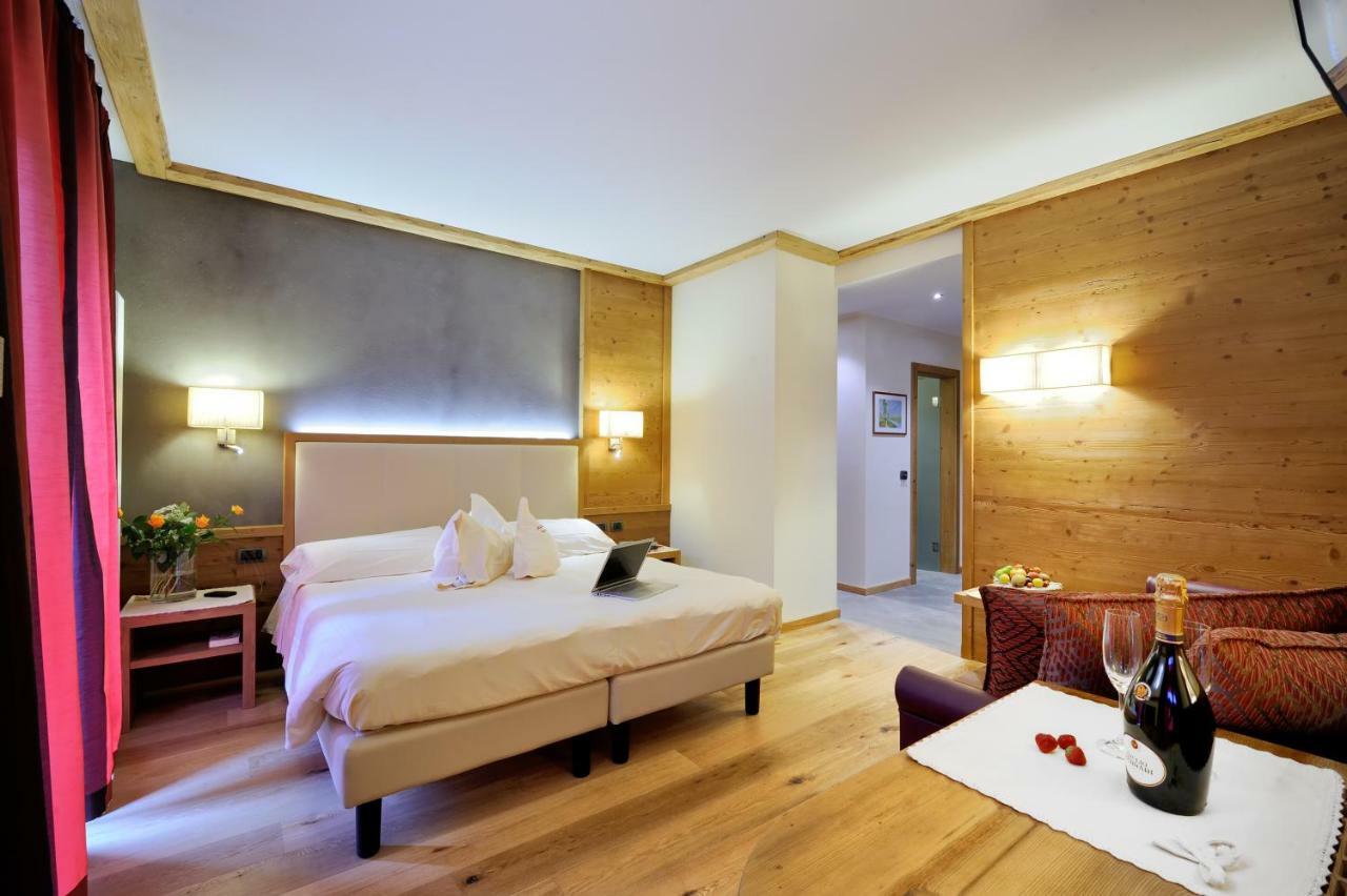Boutique Hotel Diana Madonna Esterno foto