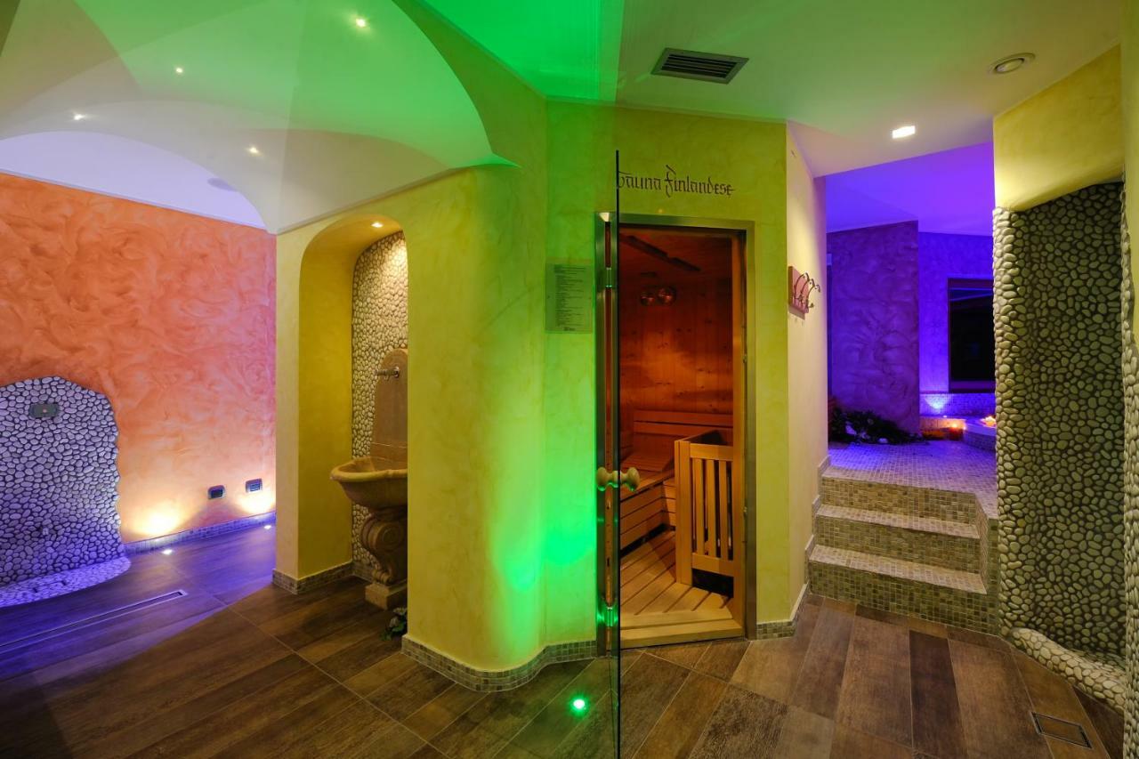 Boutique Hotel Diana Madonna Esterno foto