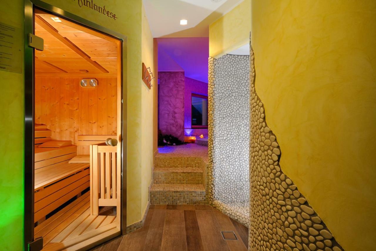 Boutique Hotel Diana Madonna Esterno foto