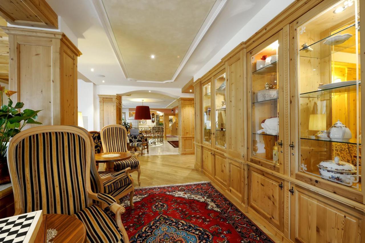 Boutique Hotel Diana Madonna Esterno foto